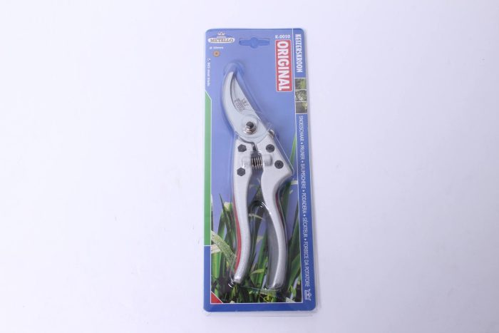 Curved silver line pruner