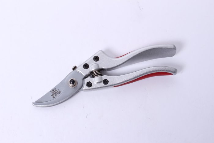 curved silver line pruner