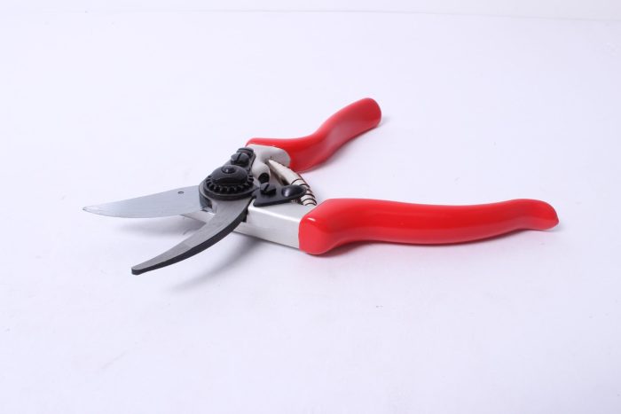 curved handle pruner