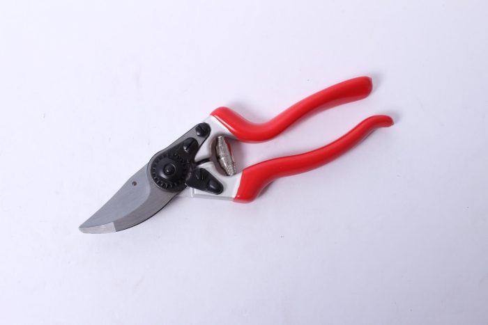 curved handle pruner